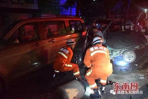 永安街拍最新爆料,潮流瞬间捕捉,街头风采尽收眼底 第2张 永安街拍最新爆料,潮流瞬间捕捉,街头风采尽收眼底 第2张